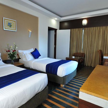 Hotel Dr Rajkumar International Бангалор Екстериор снимка