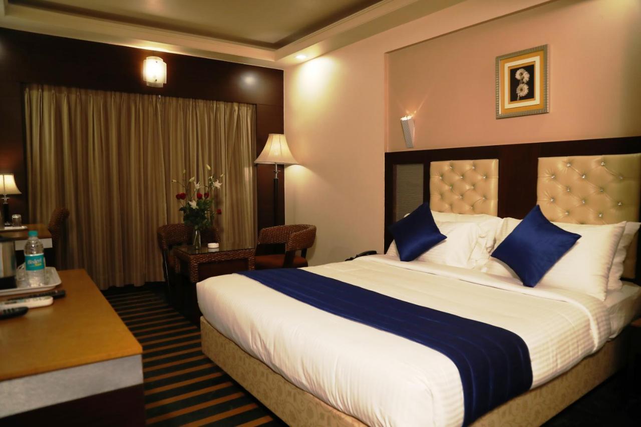 Hotel Dr Rajkumar International Бангалор Екстериор снимка