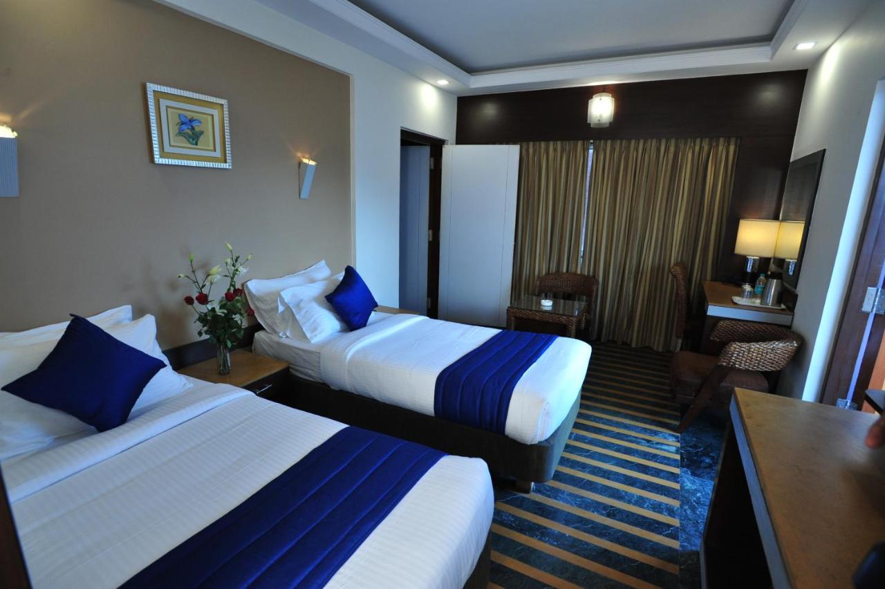 Hotel Dr Rajkumar International Бангалор Екстериор снимка