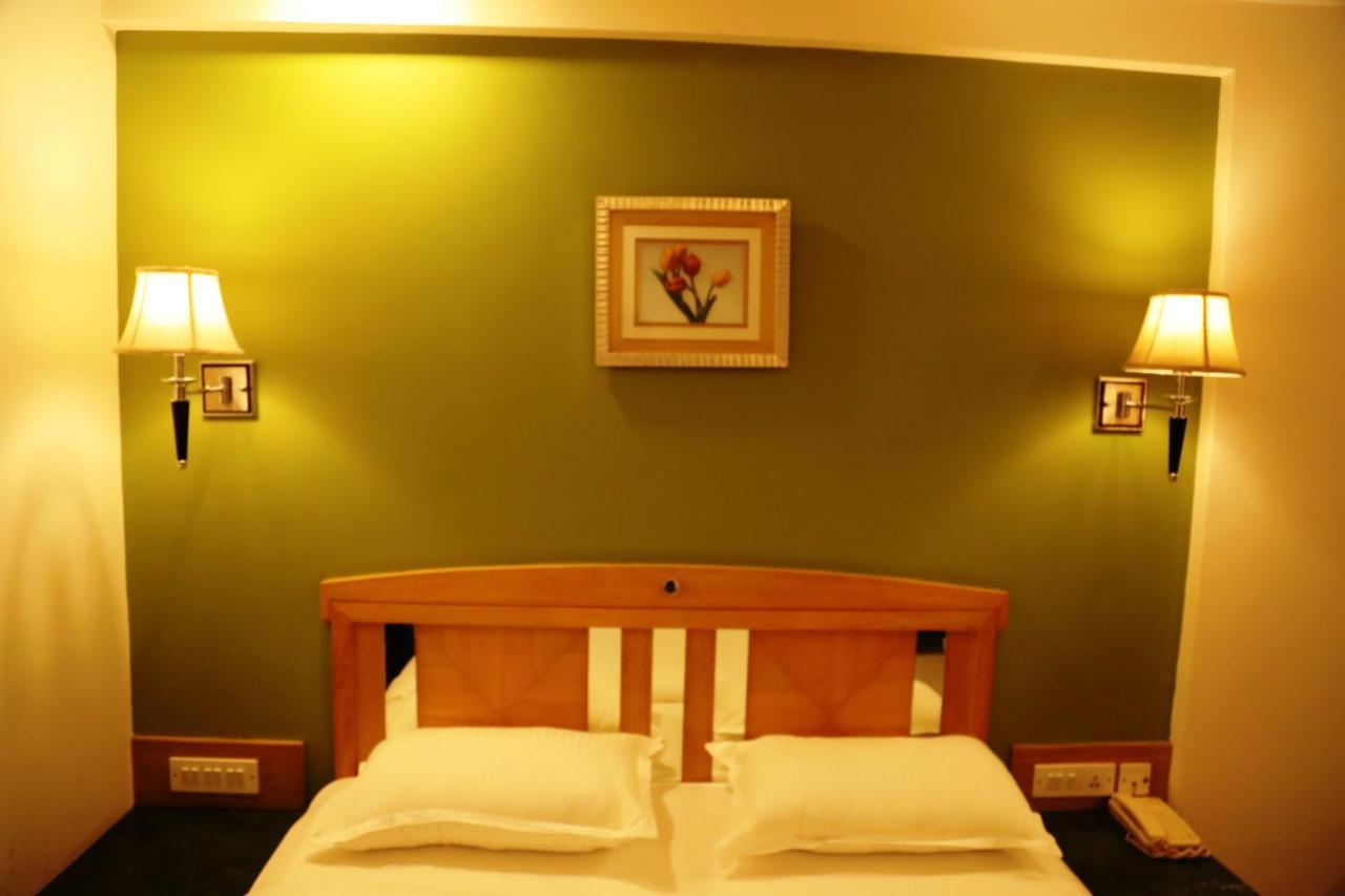 Hotel Dr Rajkumar International Бангалор Екстериор снимка