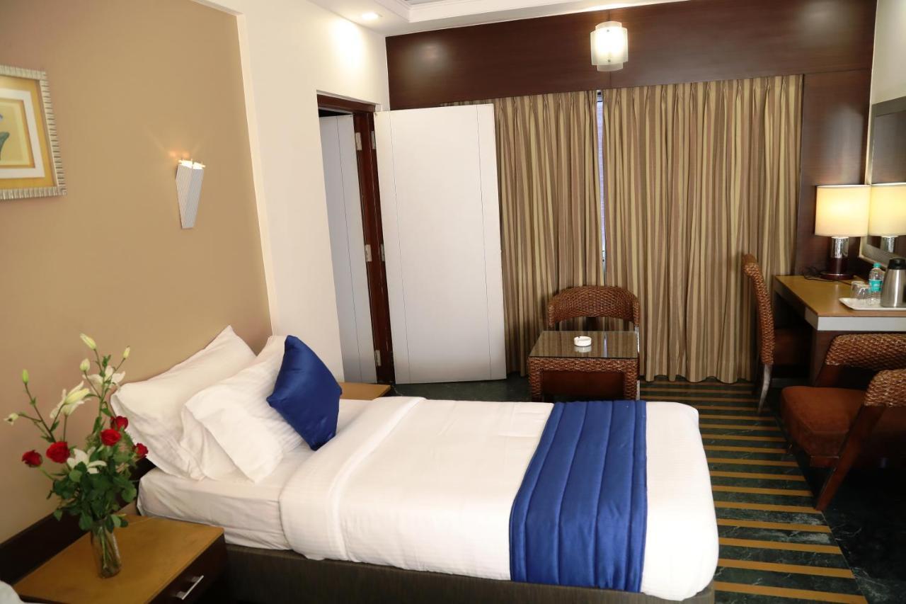 Hotel Dr Rajkumar International Бангалор Екстериор снимка