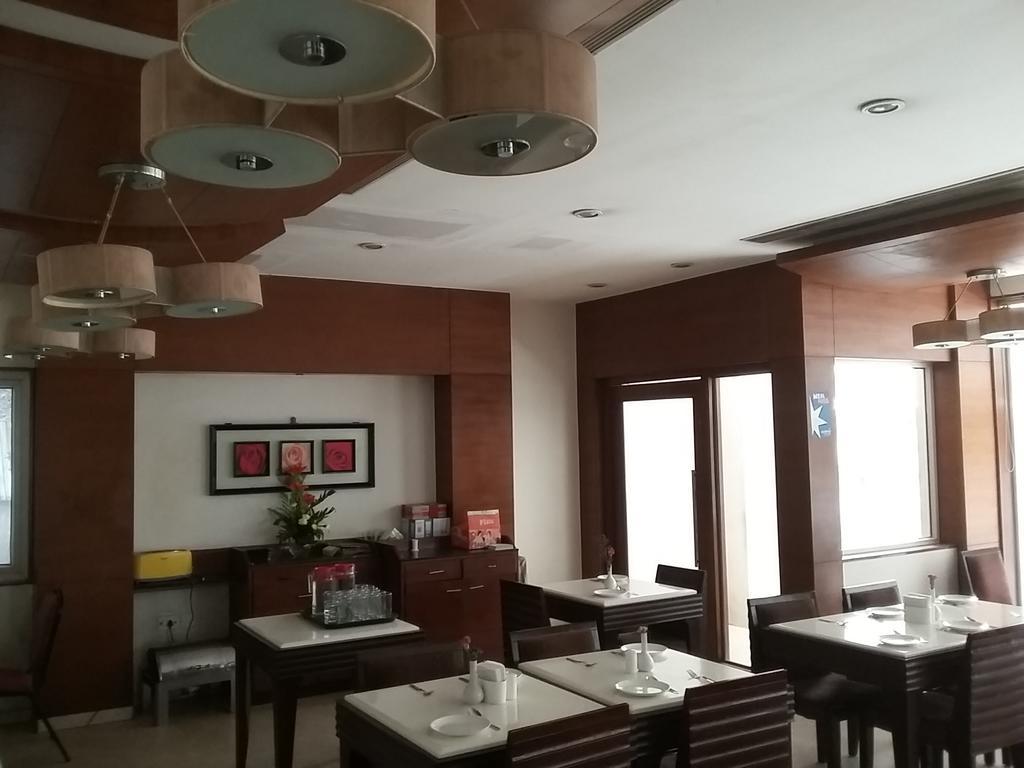 Hotel Dr Rajkumar International Бангалор Екстериор снимка