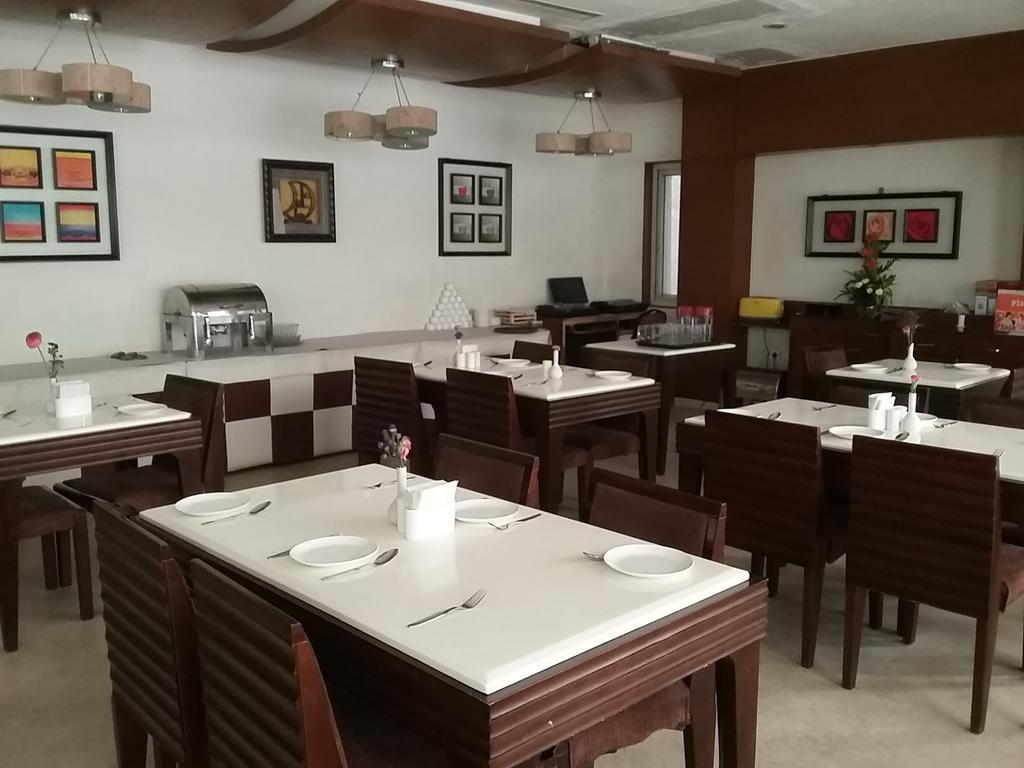 Hotel Dr Rajkumar International Бангалор Екстериор снимка