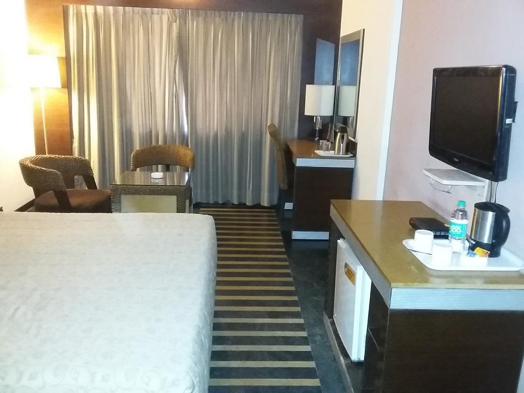 Hotel Dr Rajkumar International Бангалор Екстериор снимка