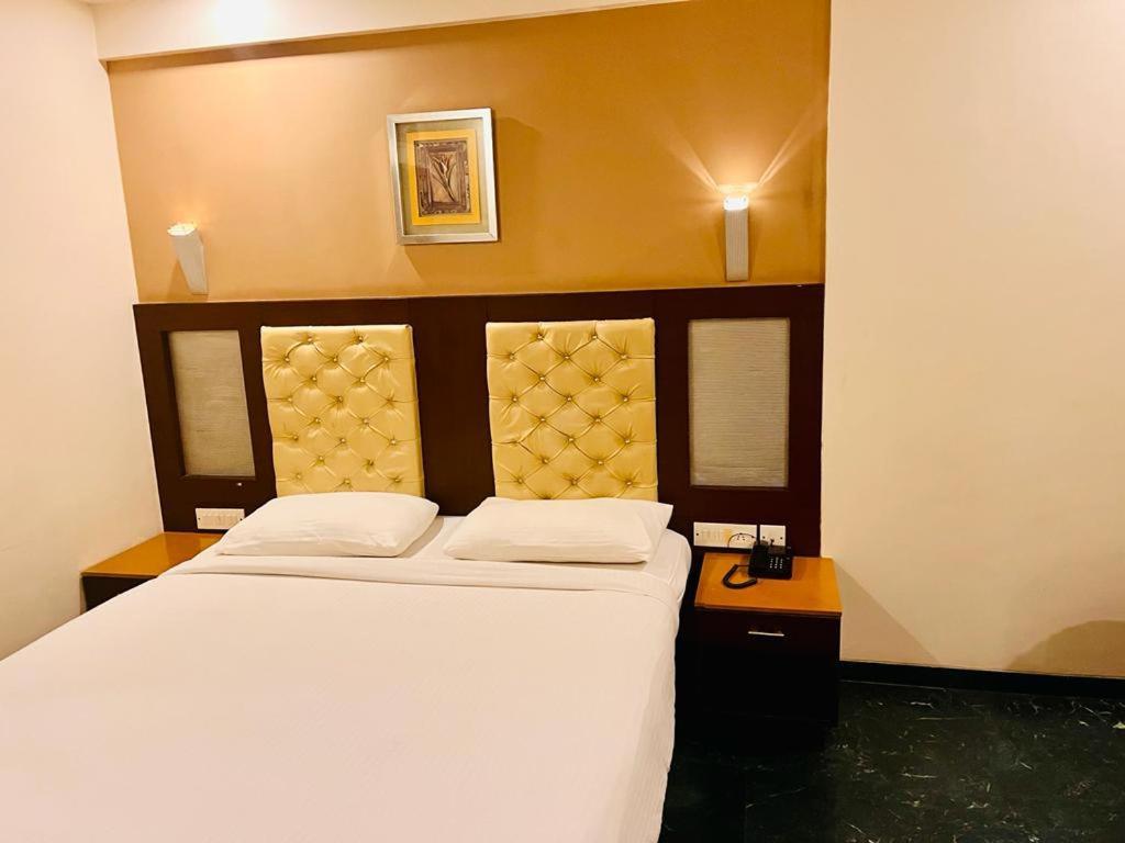 Hotel Dr Rajkumar International Бангалор Екстериор снимка