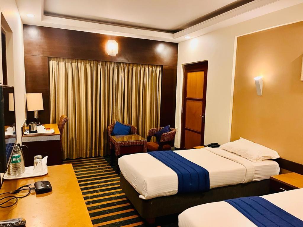 Hotel Dr Rajkumar International Бангалор Екстериор снимка