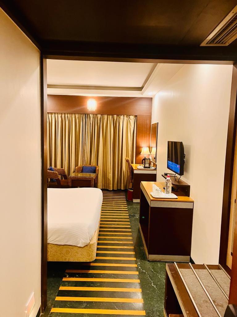 Hotel Dr Rajkumar International Бангалор Екстериор снимка