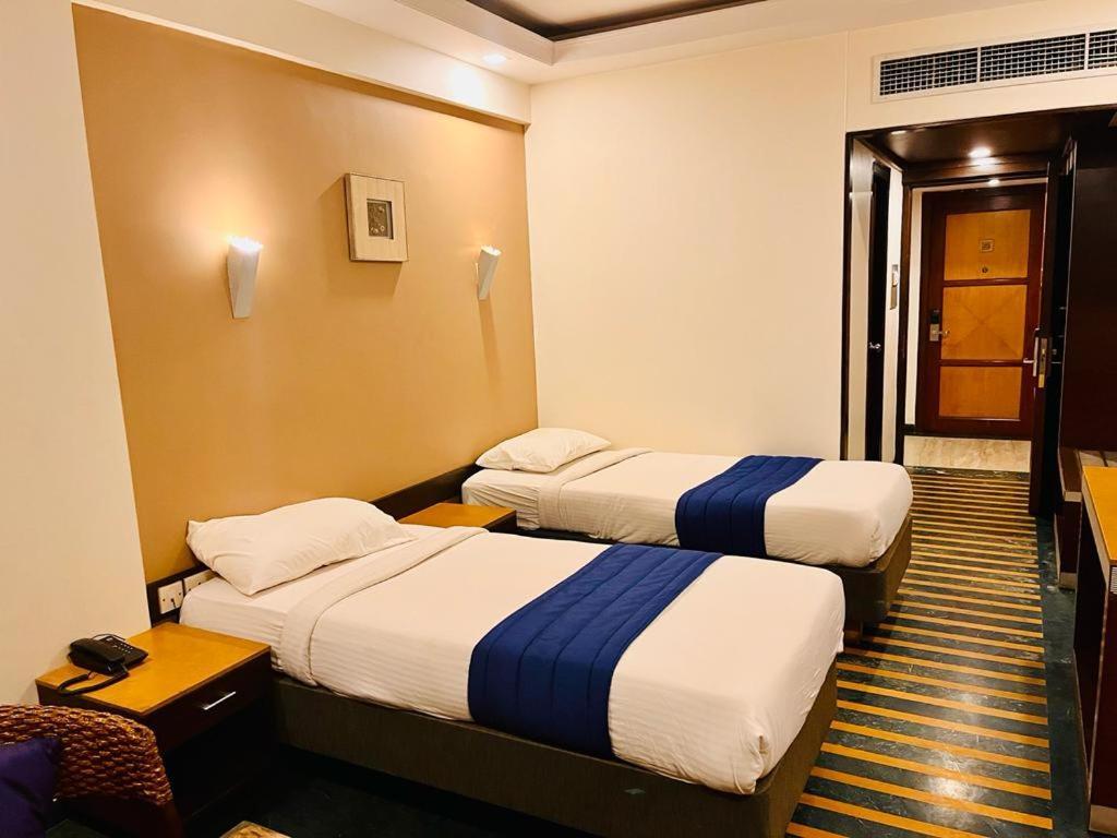 Hotel Dr Rajkumar International Бангалор Екстериор снимка