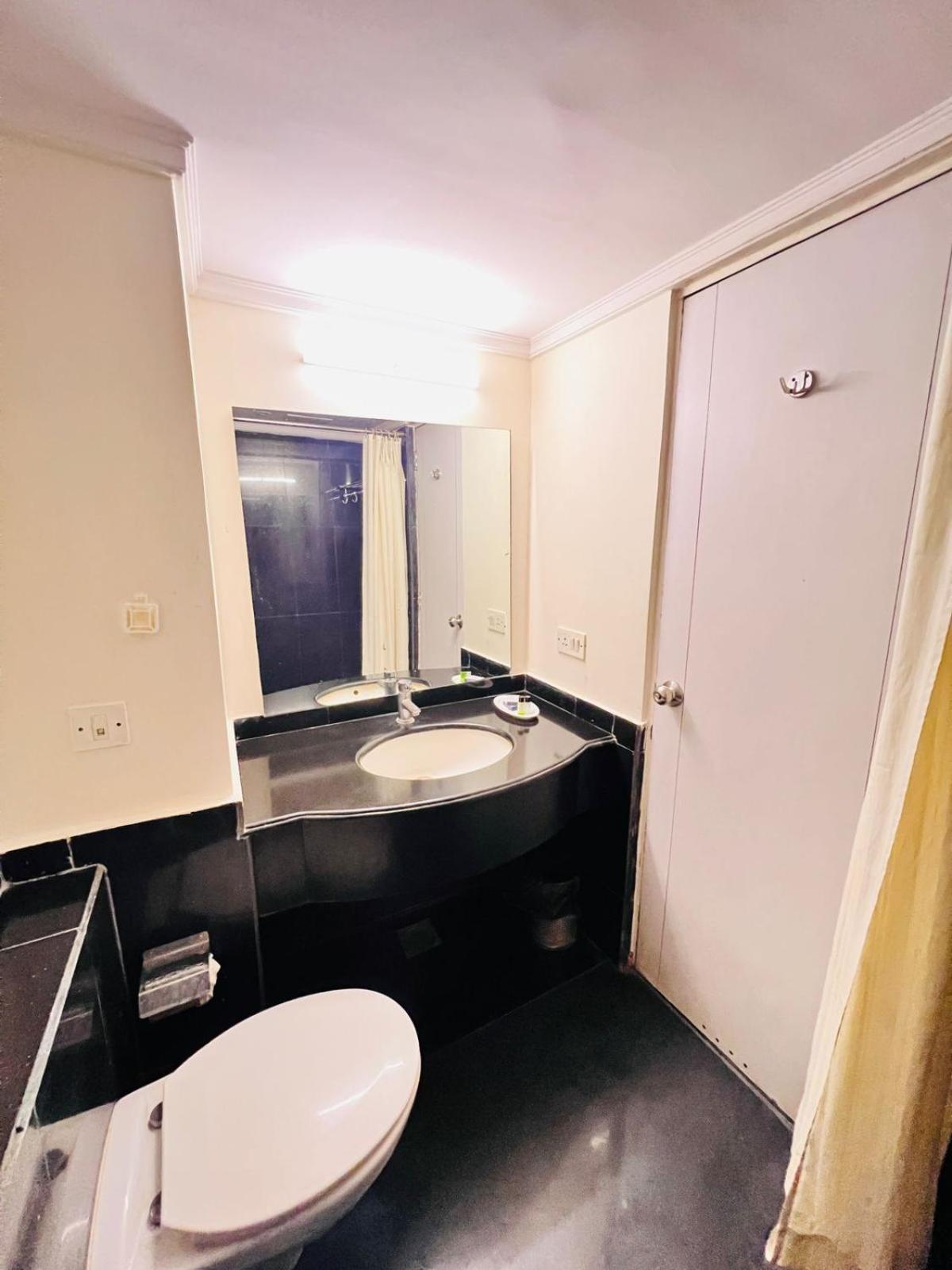 Hotel Dr Rajkumar International Бангалор Екстериор снимка
