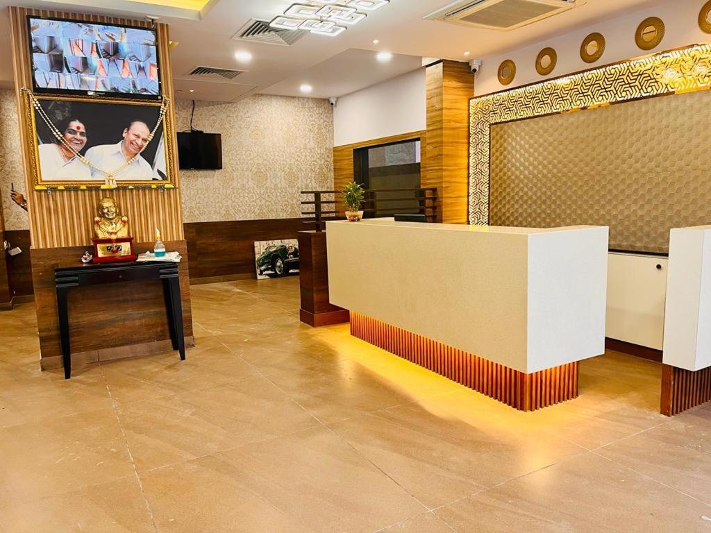 Hotel Dr Rajkumar International Бангалор Екстериор снимка
