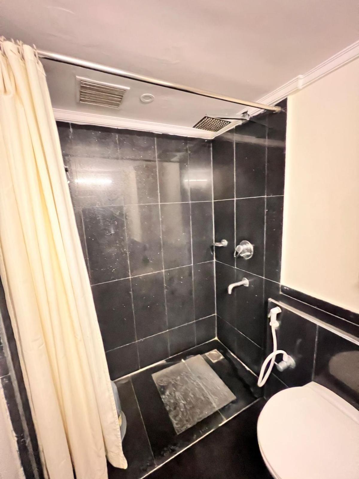 Hotel Dr Rajkumar International Бангалор Екстериор снимка