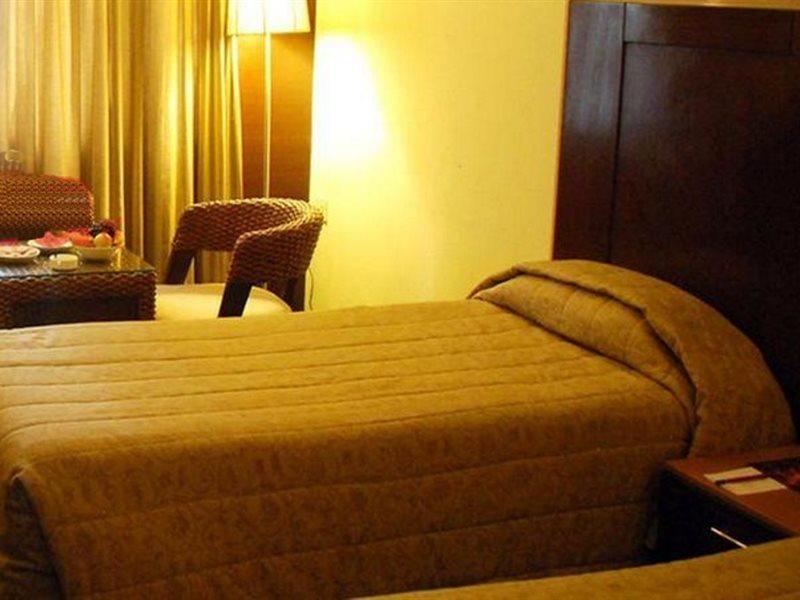 Hotel Dr Rajkumar International Бангалор Екстериор снимка
