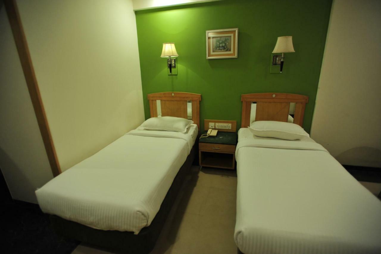 Hotel Dr Rajkumar International Бангалор Екстериор снимка