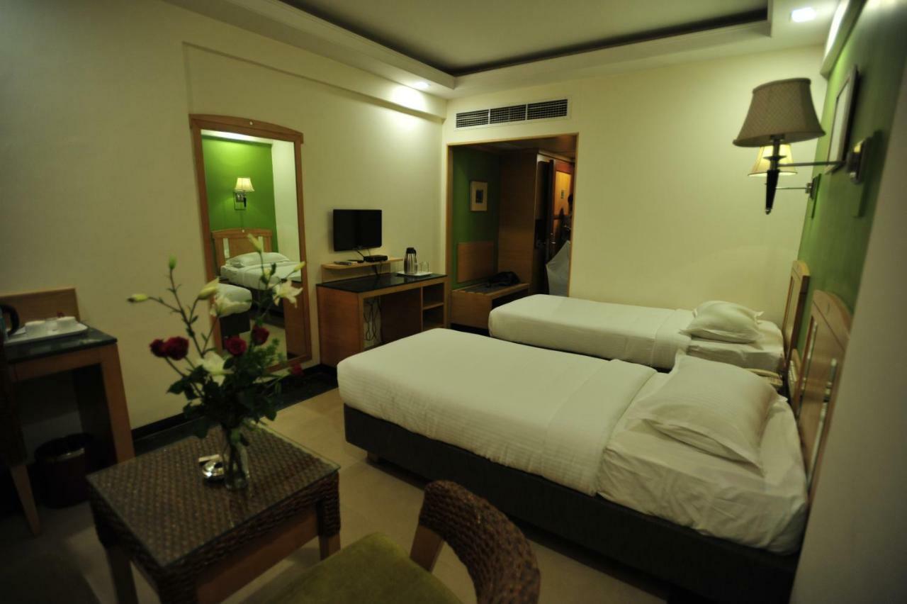 Hotel Dr Rajkumar International Бангалор Екстериор снимка