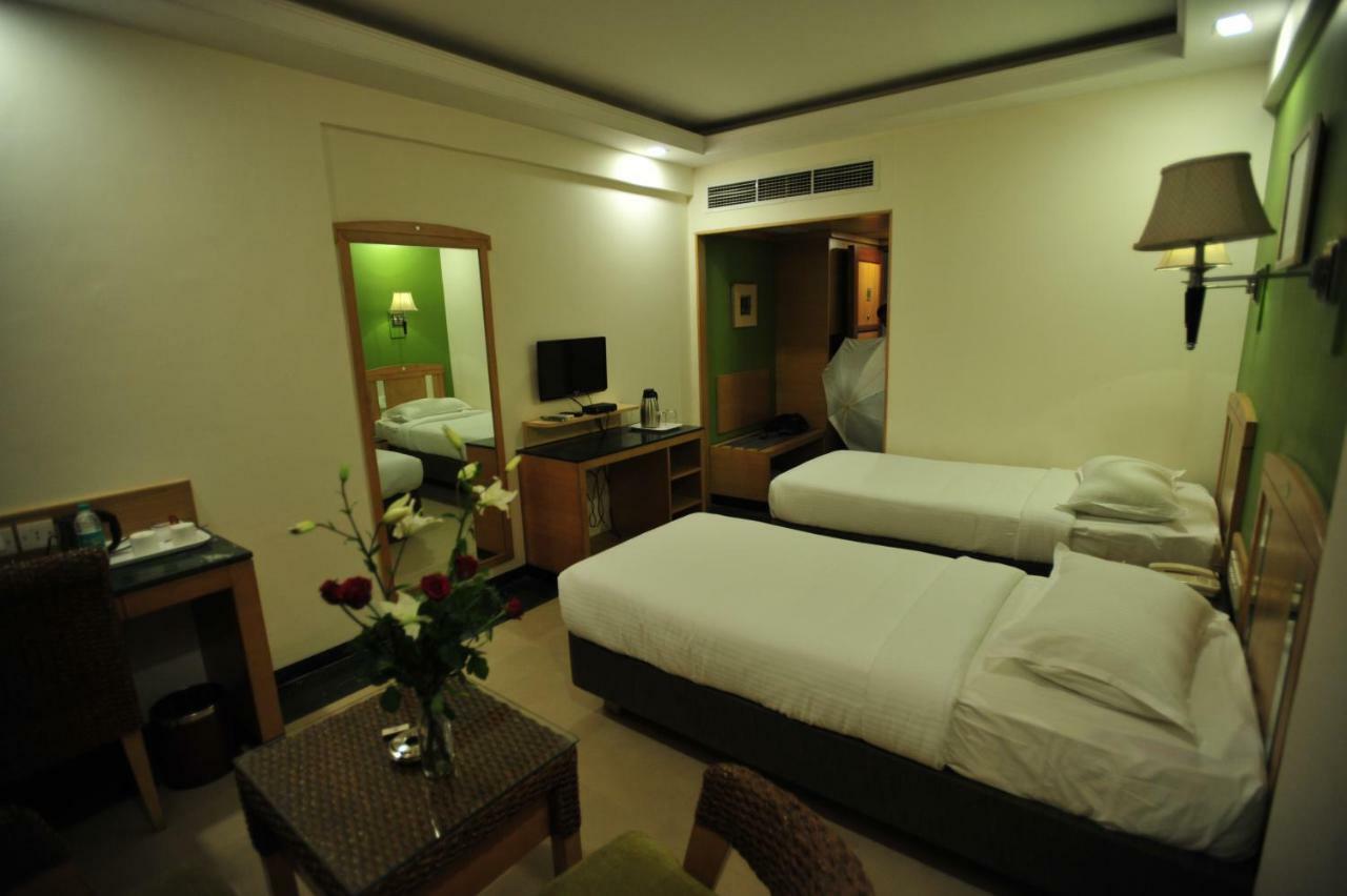 Hotel Dr Rajkumar International Бангалор Екстериор снимка