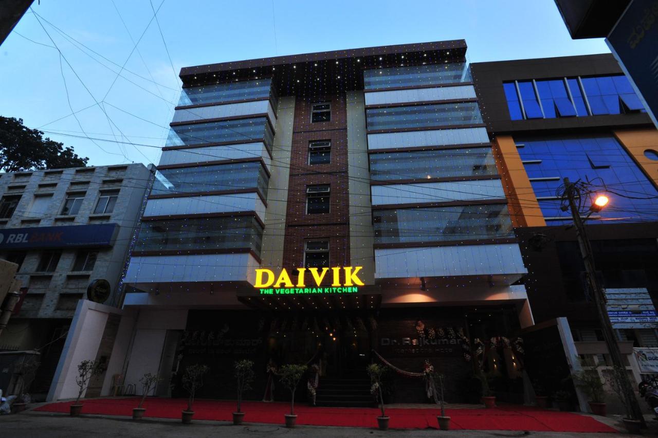 Hotel Dr Rajkumar International Бангалор Стая снимка